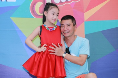 “Cô Đẩu” Công Lý đưa con gái nuôi đi thi tài năng nhí