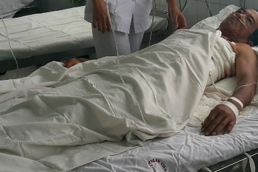 Cứu sống người đàn ông bị cây đâm thủng phổi