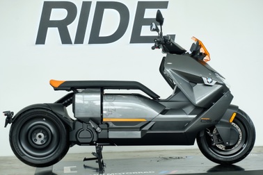 Xe máy điện đắt nhất Việt Nam có giá ngang một chiếc Toyota Vios