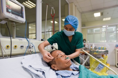 Cuộc chiến giành lại sự sống cho bệnh nhân Covid-19 đã 3 lần ngừng tim