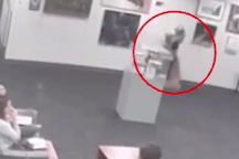 Nguy cơ mất 3 tỷ đồng vì một giây vui đùa của con