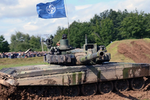 Mỹ viện trợ xe tăng, 1.100 UAV "Bóng ma Phượng hoàng" cho Ukraine