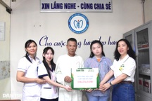 Bạn đọc giúp đỡ hơn 106 triệu đồng tới bé gái bị di chứng chất độc da cam