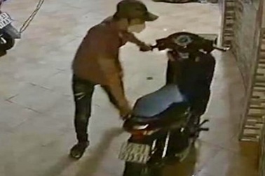 Từ vụ trộm xe máy, bắt 5 đối tượng liên quan ma tuý ở TPHCM