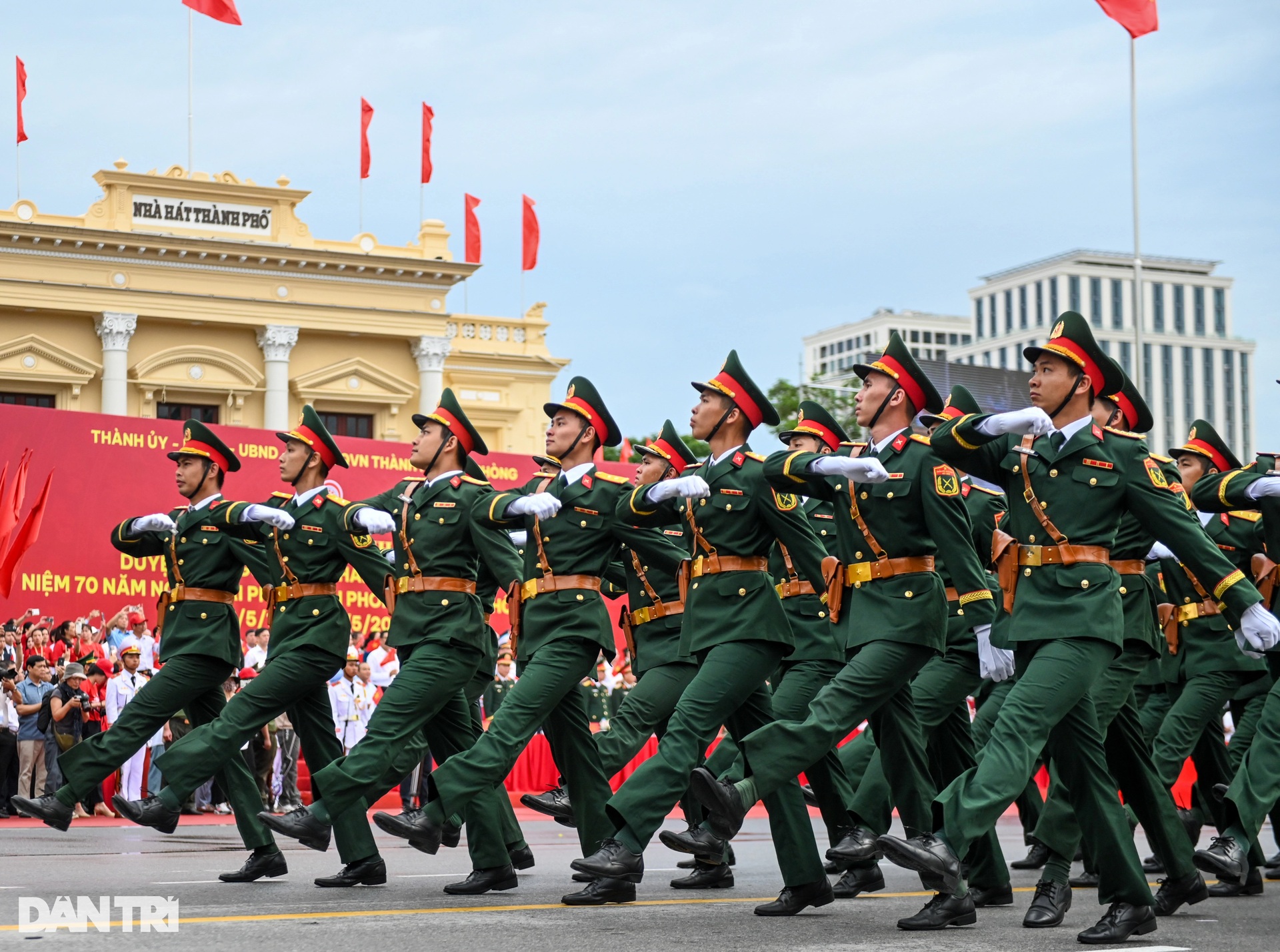 Những hình ảnh ấn tượng tại lễ kỷ niệm 70 năm Giải phóng Hải Phòng - 7