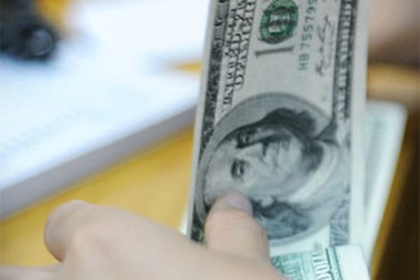 Ngân hàng Nhà nước bơm ngoại tệ can thiệp thị trường