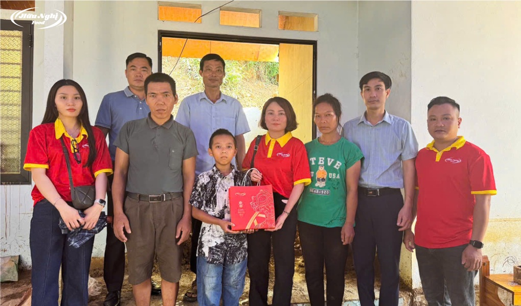 Hữu Nghị Food trao Trung thu trọn vẹn về với vùng lũ - 2 Hữu Nghị Food trao Trung thu trọn vẹn về với vùng lũ - 2