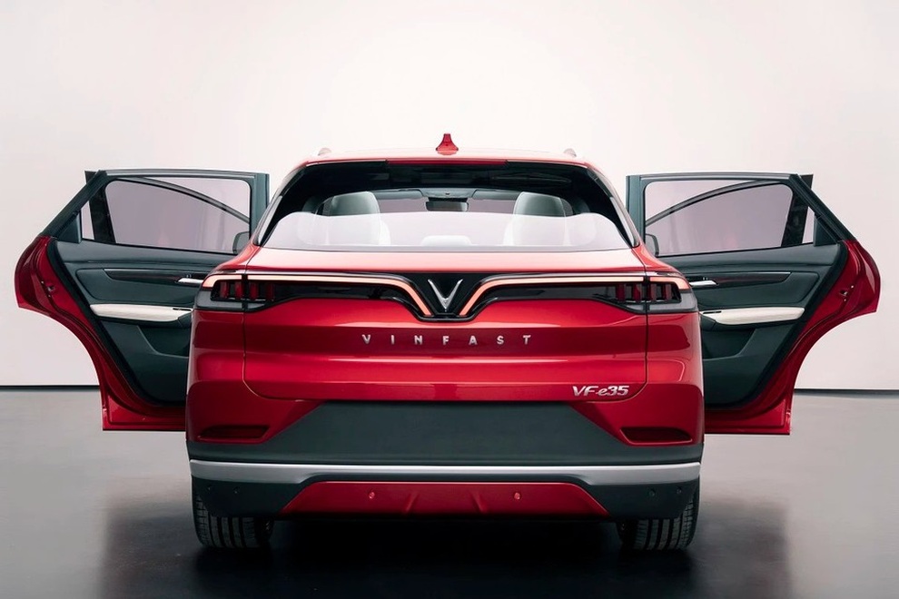 Chi tiết VinFast VF e35: Xe SUV điện hạng E vừa ra mắt trên đất Mỹ - 5 Chi tiết VinFast VF e35: Xe SUV điện hạng E vừa ra mắt trên đất Mỹ - 5