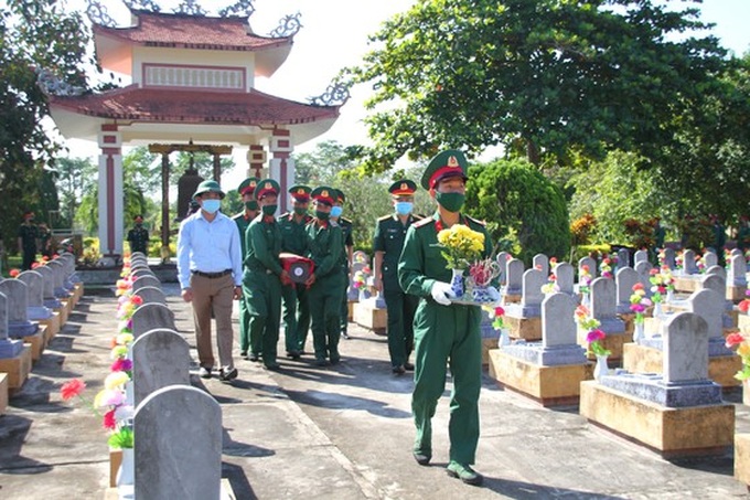 Lễ truy điệu và an táng được tổ chức trang trọng. (Ảnh: Báo Sài Gòn giải phóng).