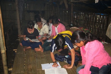 Mong manh cánh cửa vào ĐH của thí sinh huyện nghèo