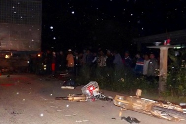 Xe tải tông nhóm 5 học sinh thương vong