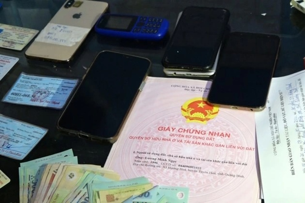 Tín dụng đen nhận thế chấp bằng... video, ảnh nhạy cảm - 2 Tín dụng đen nhận thế chấp bằng... video, ảnh nhạy cảm - 2