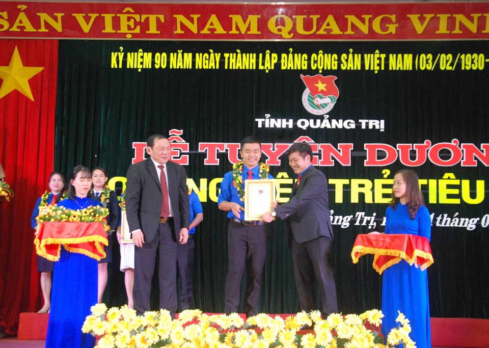 Quảng Trị tuyên dương 90 đảng viên trẻ tiêu biểu - 1 Quảng Trị tuyên dương 90 đảng viên trẻ tiêu biểu - 1