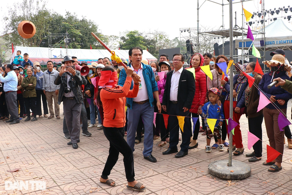 Cười nghiêng ngả với màn thi niêu ơi ở lại, chị đi nhé - 3