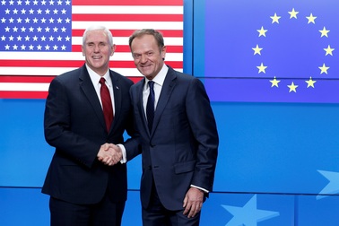 EU treo nhầm cờ Mỹ khi đón Phó Tổng thống Pence