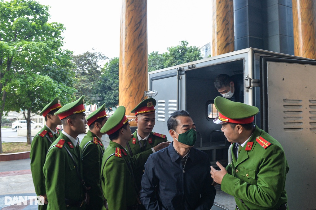 Cựu Thứ trưởng Tô Anh Dũng khai tiếp xúc doanh nghiệp để tháo gỡ khó khăn - 1 Cựu Thứ trưởng Tô Anh Dũng khai tiếp xúc doanh nghiệp để tháo gỡ khó khăn - 1