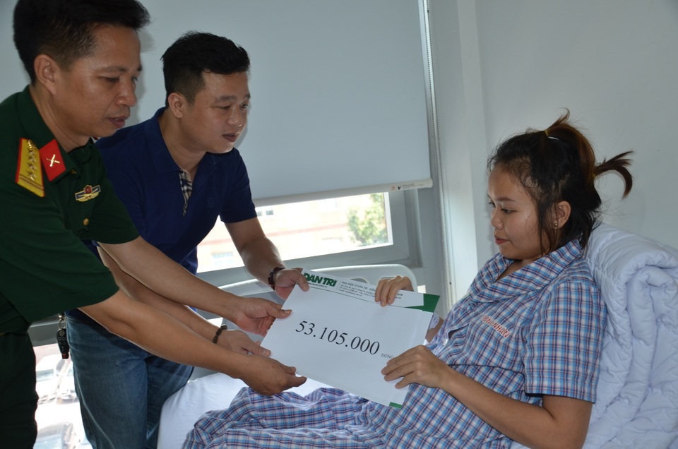 Bạn đọc Dân trí giúp đỡ cô gái 10 năm sống chung với khối u khổng lồ - 2 Bạn đọc Dân trí giúp đỡ cô gái 10 năm sống chung với khối u khổng lồ - 2