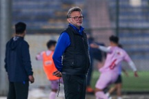 HLV Troussier lên dây cót tinh thần tuyển Việt Nam trước trận gặp Indonesia