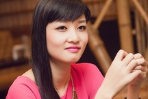 Triệu Thị Hà tái xuất xinh đẹp sau lùm xùm trả vương miện