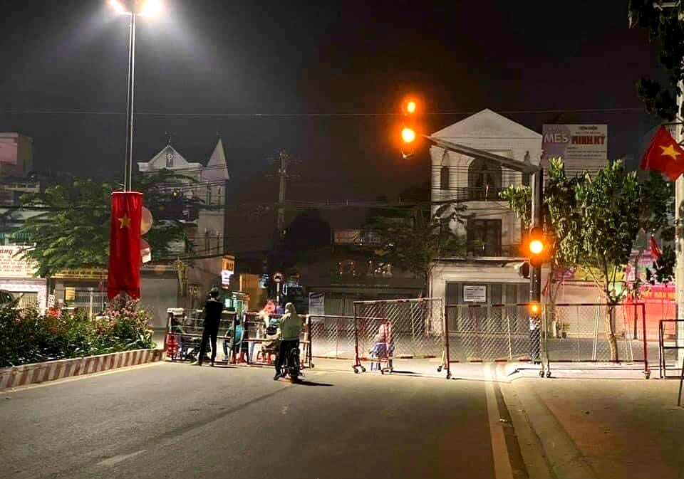 Một sinh viên mắc Covid-19, khu vực Đại học Thủ Dầu Một bị phong tỏa - 2 Một sinh viên mắc Covid-19, khu vực Đại học Thủ Dầu Một bị phong tỏa - 2