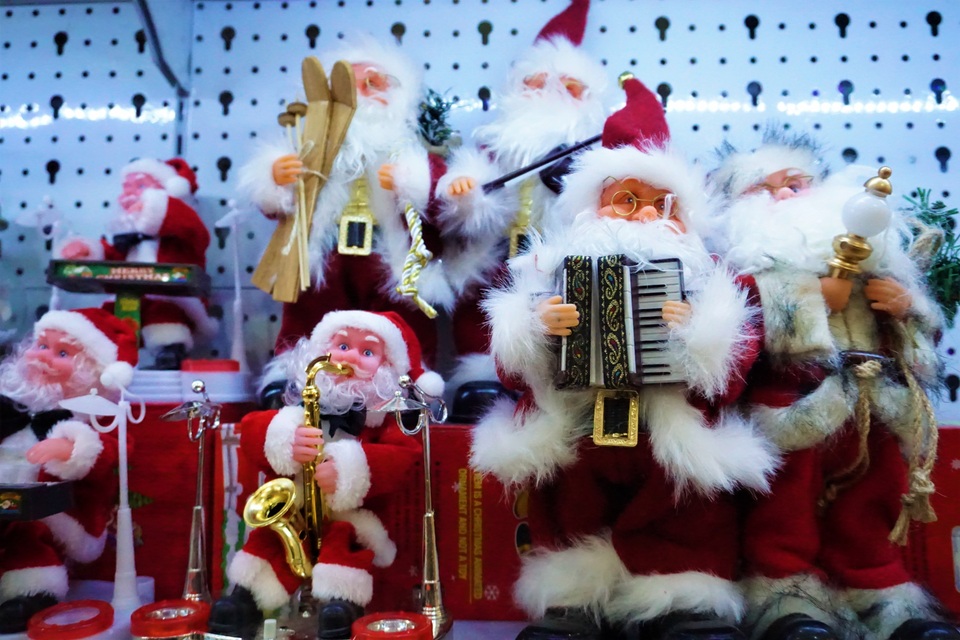 Thị trường Noel tại Đà Nẵng: Cây thông đắt hàng - 2 Thị trường Noel tại Đà Nẵng: Cây thông đắt hàng - 2