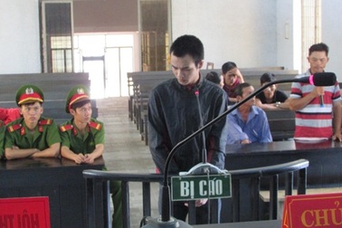 Được bạn gái 13 tuổi cho phép “yêu”, vẫn lãnh 16 năm tù