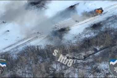 Xe bọc thép Nga nổ tung sau màn cận chiến ở miền Đông Ukraine