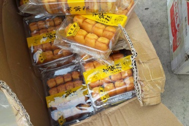 Bắt xe tải chở gần 1 tấn bánh Trung Quốc nhập lậu bán cho học sinh