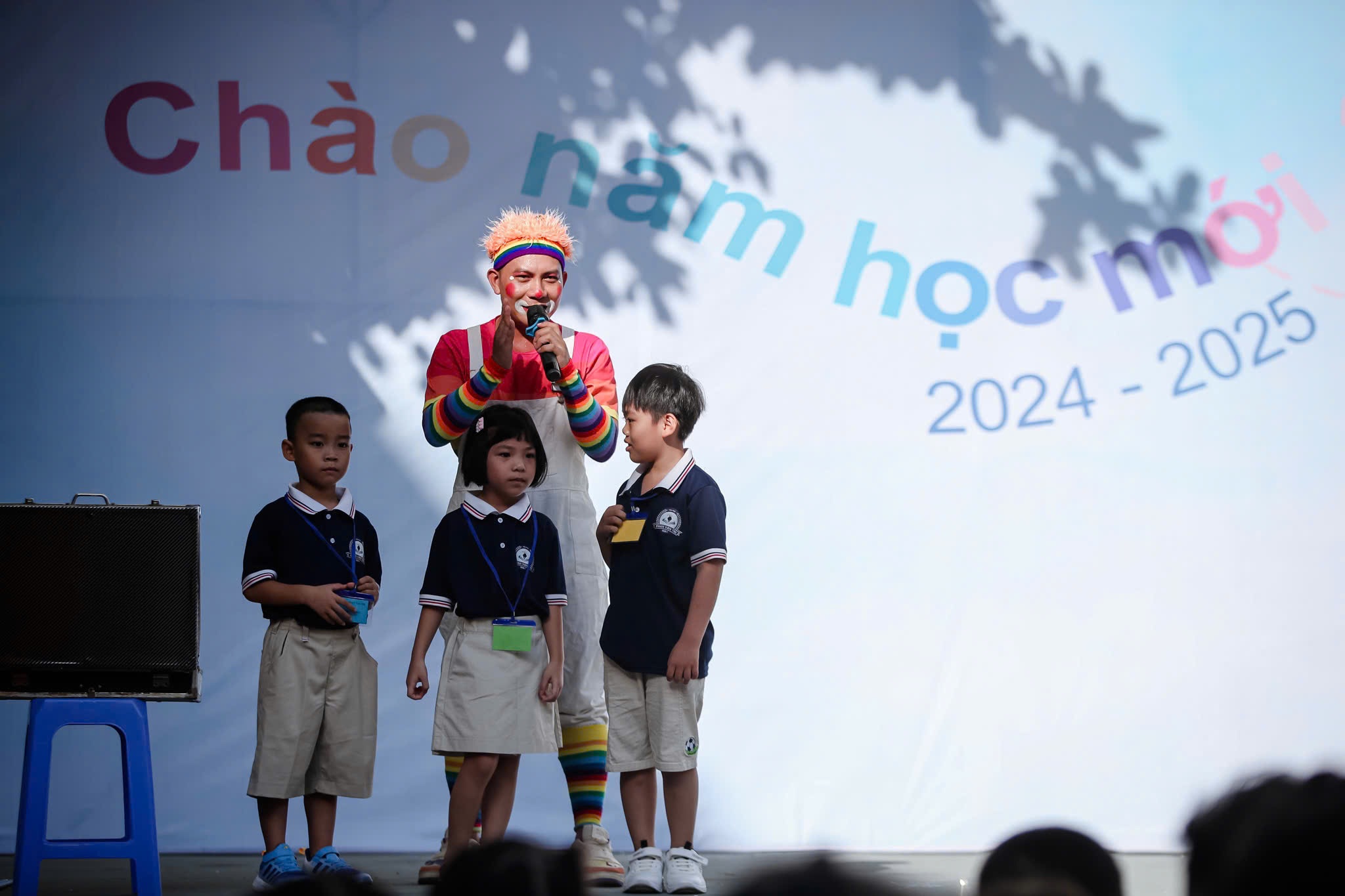 El primer día de clases, los alumnos de primer grado seguían pidiendo volver a casa porque extrañaban a sus madres - 3 Ngày tựu trường, học sinh lớp 1 liên tục đòi về vì nhớ mẹ - 3