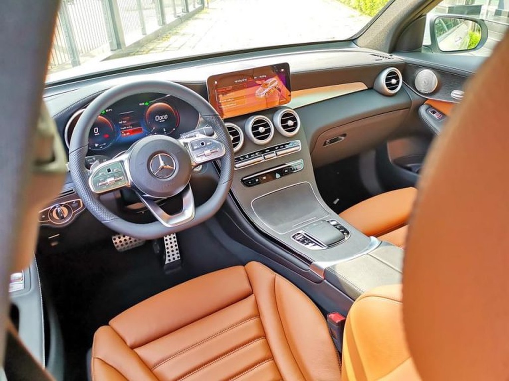 Đại lý xả hàng Mercedes-Benz GLC, ưu đãi ngang một chiếc SH 350i - 2 Đại lý xả hàng Mercedes-Benz GLC, ưu đãi ngang một chiếc SH 350i - 2