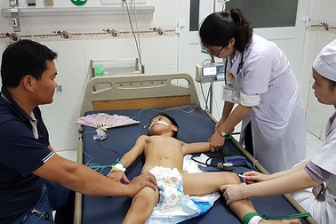 Nghi án cha đầu độc 3 con đẻ bằng thuốc trừ sâu: Công an vào cuộc