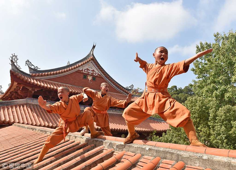 Cận cảnh quá trình khổ luyện của các võ sư nhí tại chùa Thiếu Lâm - 4 Cận cảnh quá trình khổ luyện của các võ sư nhí tại chùa Thiếu Lâm - 4