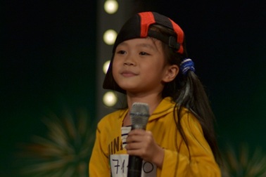 Bé 8 tuổi hát “H’ren lên rẫy” cực dễ thương