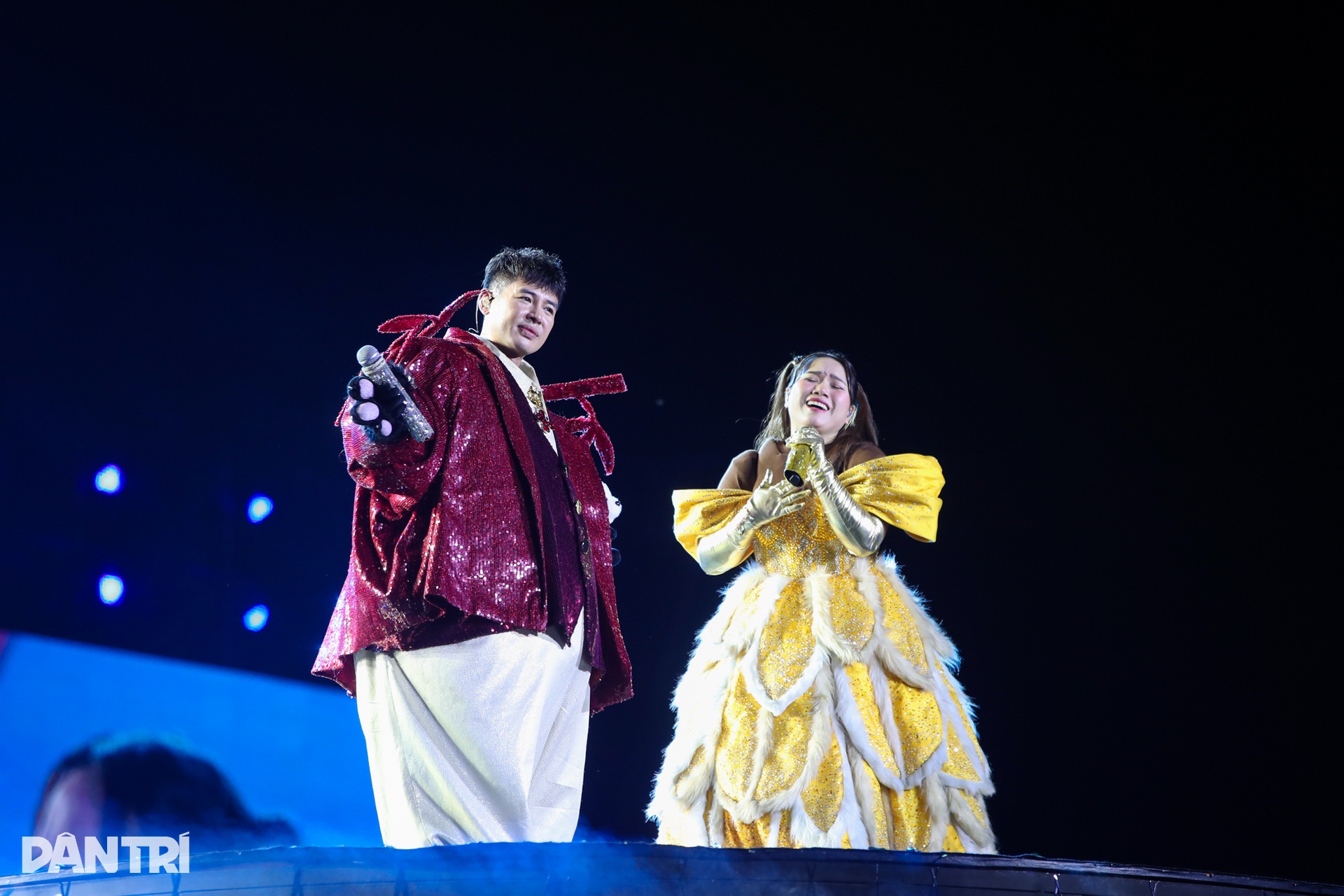 Ca sĩ mặt nạ mùa 2 khép lại với đêm concert đầy ấn tượng - 4 Ca sĩ mặt nạ mùa 2 khép lại với đêm concert đầy ấn tượng - 4