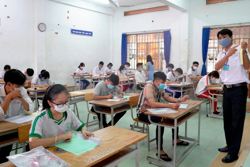 Một học sinh tại An Giang phải nhập viện khi đang thi môn Văn - 1 Một học sinh tại An Giang phải nhập viện khi đang thi môn Văn - 1
