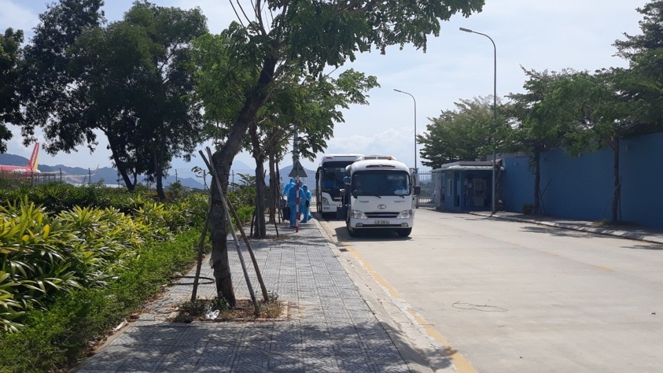 Hòa Phát bao trọn gói chuyến bay đưa 15 chuyên gia đến Dung Quất - 3 Hòa Phát bao trọn gói chuyến bay đưa 15 chuyên gia đến Dung Quất - 3
