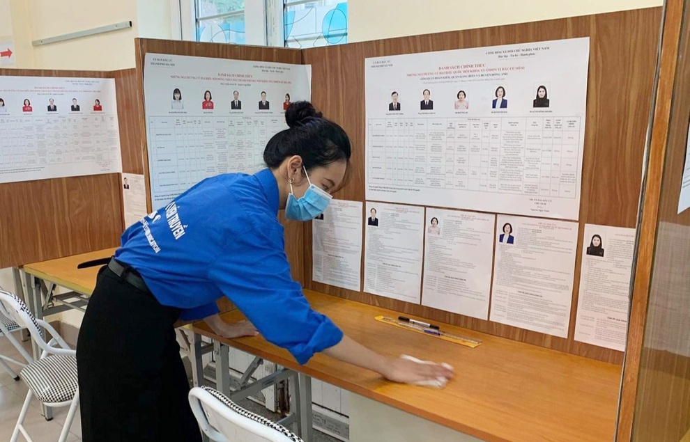 Thanh niên Thủ đô hăng hái ra quân hỗ trợ các điểm bầu cử - 2 Thanh niên Thủ đô hăng hái ra quân hỗ trợ các điểm bầu cử - 2