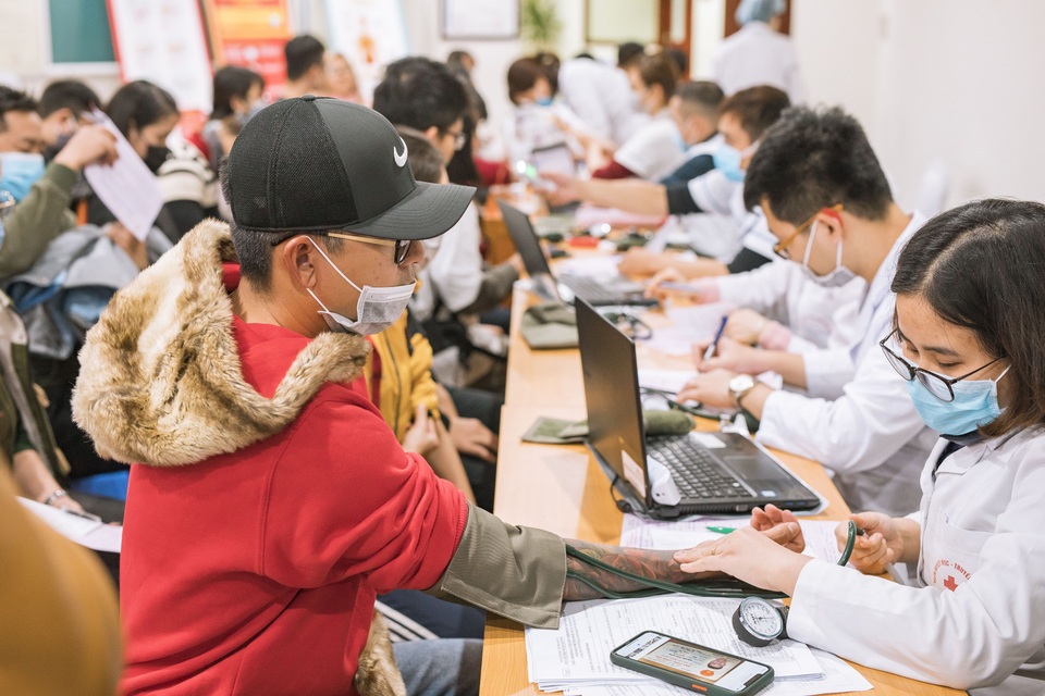 Tuấn Hưng đeo khẩu trang đi hiến máu tình nguyện - 2 Tuấn Hưng đeo khẩu trang đi hiến máu tình nguyện - 2