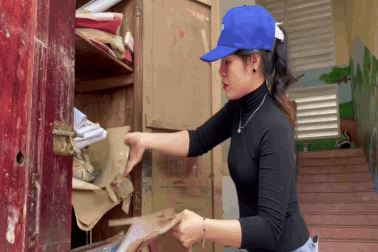 Trường học ngổn ngang sau bão, trong lớp có cả rắn