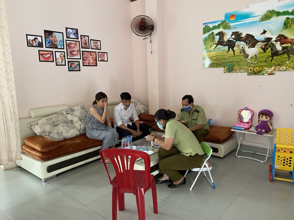 Nhiều phòng khám tư nhân bất chấp lệnh cấm vẫn mở cửa giữa mùa dịch - 1 Nhiều phòng khám tư nhân bất chấp lệnh cấm vẫn mở cửa giữa mùa dịch - 1
