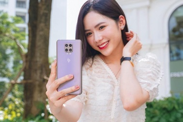 Smartphone Việt đầu tiên có camera ẩn dưới màn hình chính thức ra mắt