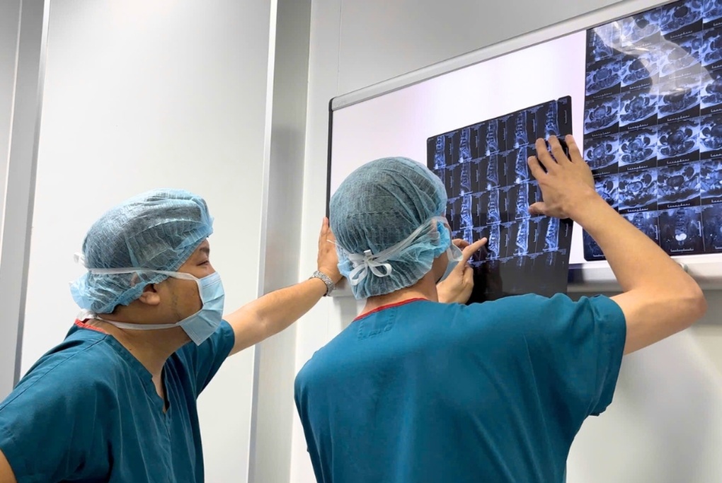 Vinmec Phú Quốc điều trị hẹp ống sống cho bệnh nhân cao tuổi bằng kỹ thuật nội soi hiện đại - 2 Vinmec Phú Quốc điều trị hẹp ống sống cho bệnh nhân cao tuổi bằng kỹ thuật nội soi hiện đại - 2