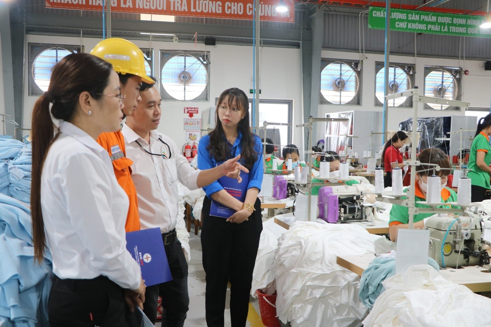 EVNSPC dành hơn 800 triệu đồng thưởng cho những ý tưởng tiết kiệm điện - 3 EVNSPC dành hơn 800 triệu đồng thưởng cho những ý tưởng tiết kiệm điện - 3