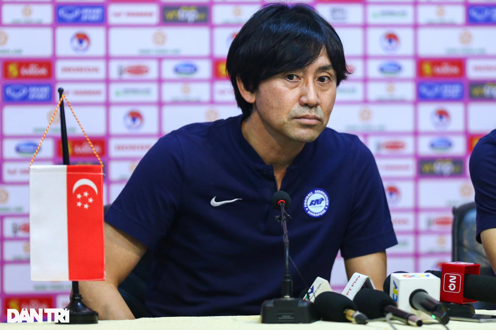 HLV Singapore tuyên bố sẽ không giấu bài trước tuyển Việt Nam - 2