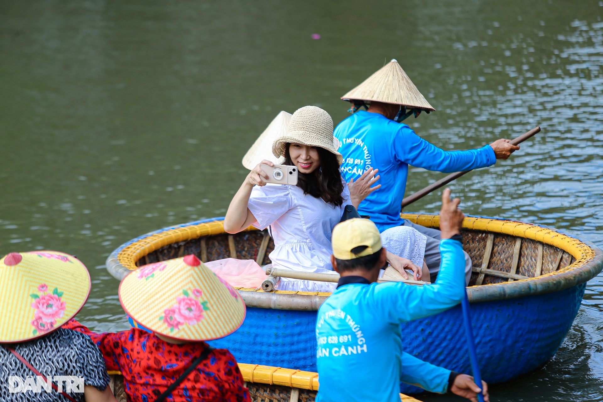 Trải nghiệm lắc thúng bồng bềnh trên sông nước ở rừng dừa Quảng Nam - 4 Trải nghiệm lắc thúng bồng bềnh trên sông nước ở rừng dừa Quảng Nam - 4