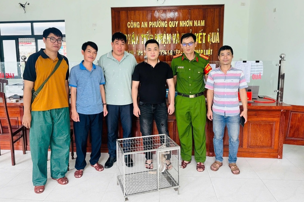 Nam thanh niên bỏ tiền chuộc động vật hoang dã quý hiếm đang bị rao bán - 2 Nam thanh niên bỏ tiền chuộc động vật hoang dã quý hiếm đang bị rao bán - 2