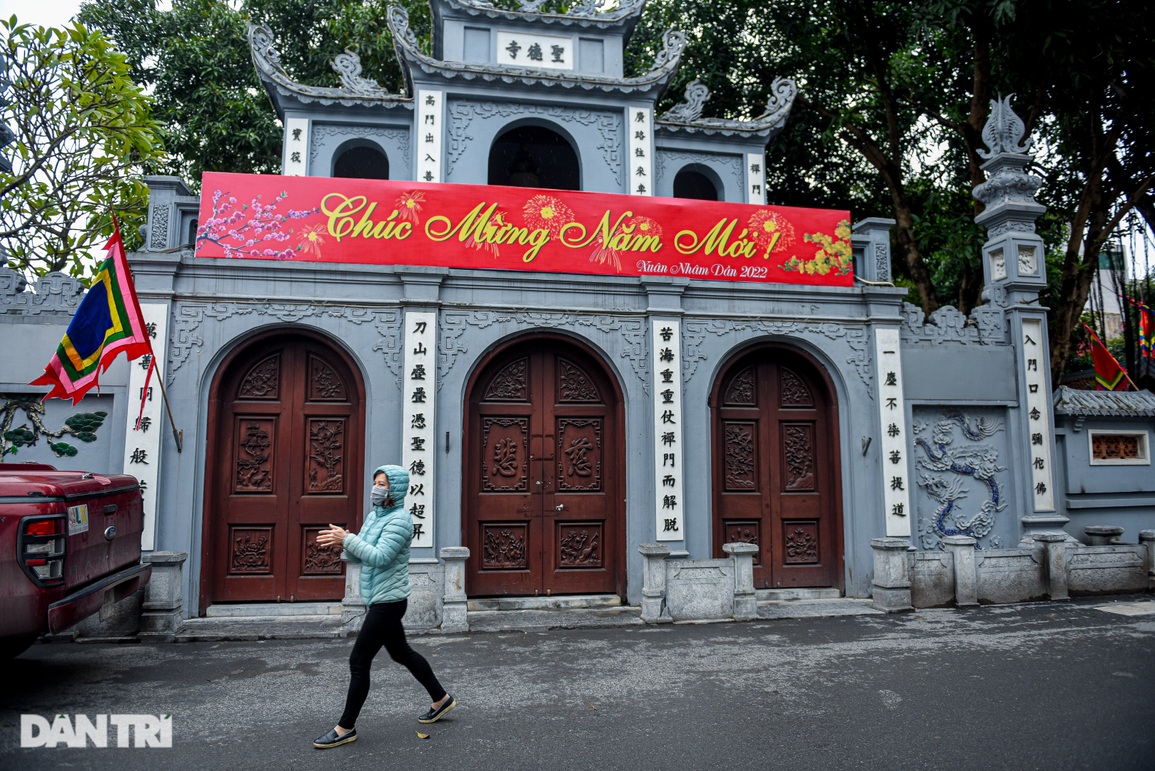 Giới trẻ Hà Thành đến chùa Hà cầu thoát ế trước ngày lễ tình yêu - 12 Giới trẻ Hà Thành đến chùa Hà cầu thoát ế trước ngày lễ tình yêu - 12