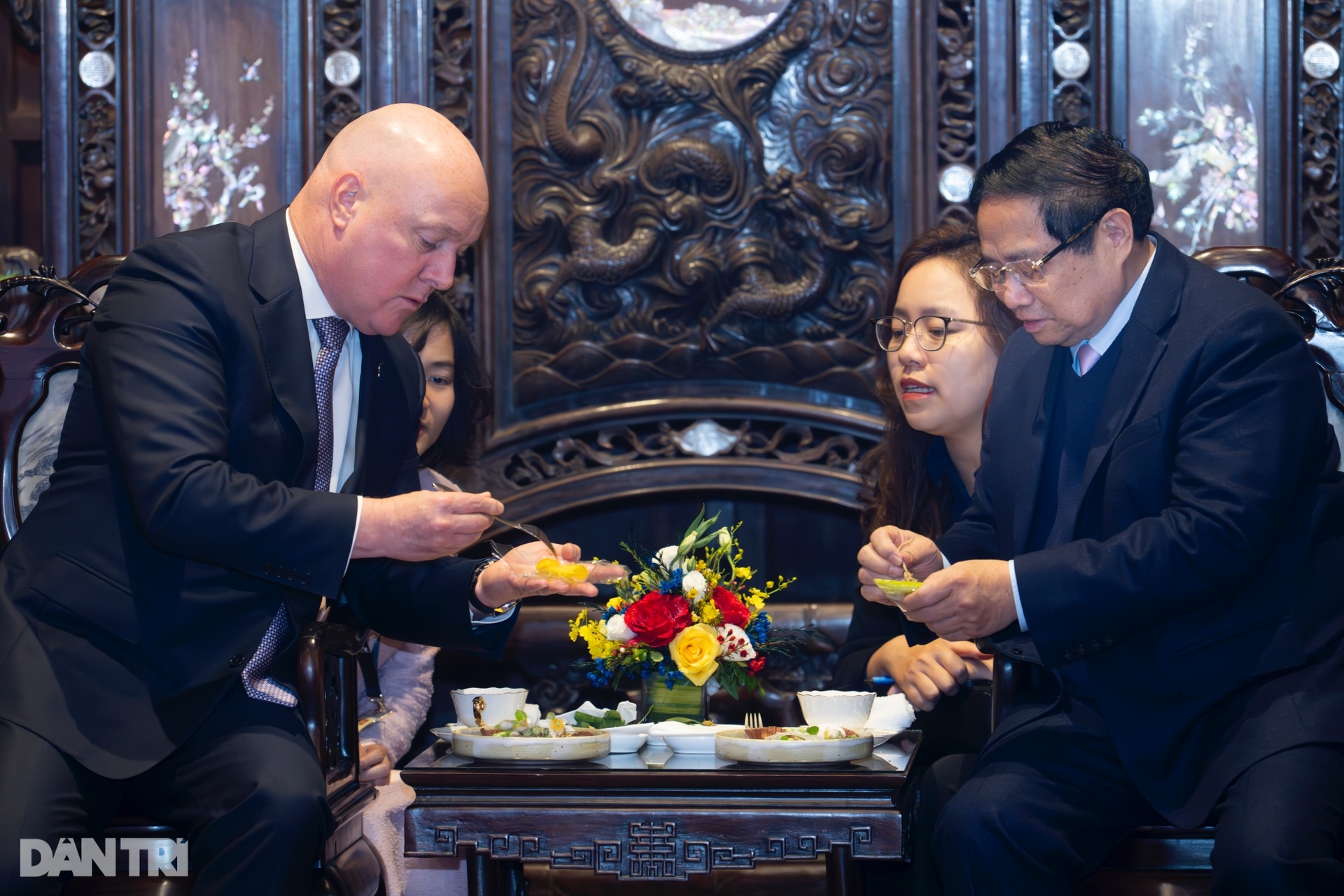 Hai Thủ tướng cùng trải nghiệm đánh đàn bầu tại Văn Miếu - Quốc Tử Giám - 10 Hai Thủ tướng cùng trải nghiệm đánh đàn bầu tại Văn Miếu - Quốc Tử Giám - 10