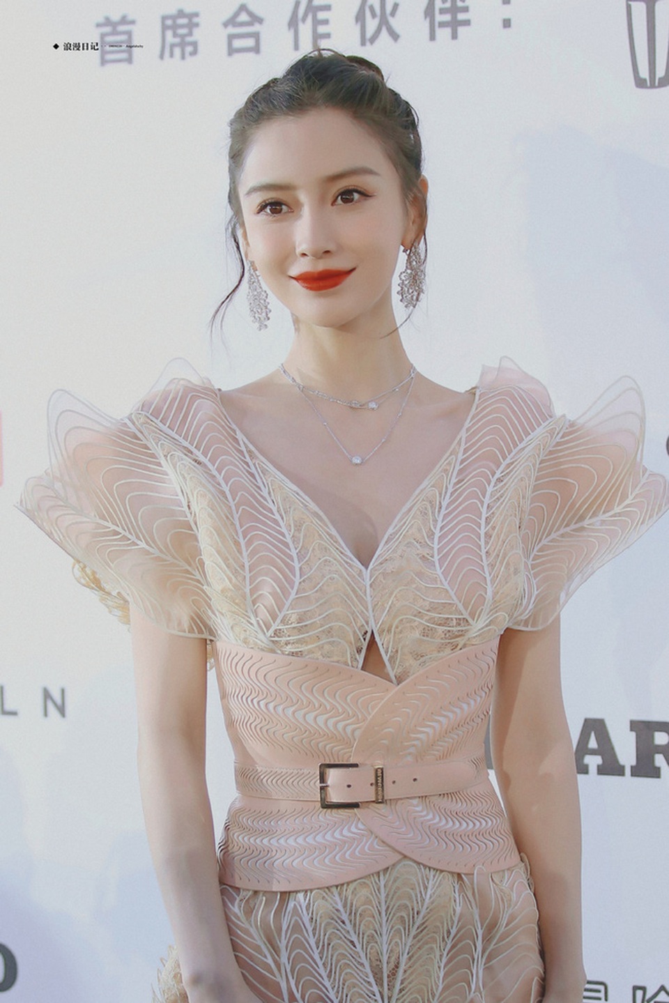 Diện phong cách tiểu thư, Angelababy lấn lướt dàn mỹ nhân kém tuổi - 3 Diện phong cách tiểu thư, Angelababy lấn lướt dàn mỹ nhân kém tuổi - 3