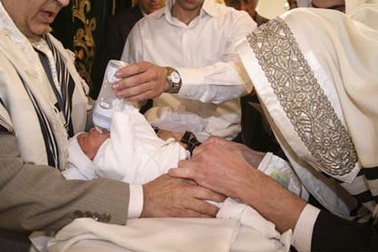 2 trẻ sơ sinh tử vong vì hủ tục cắt bao quy đầu